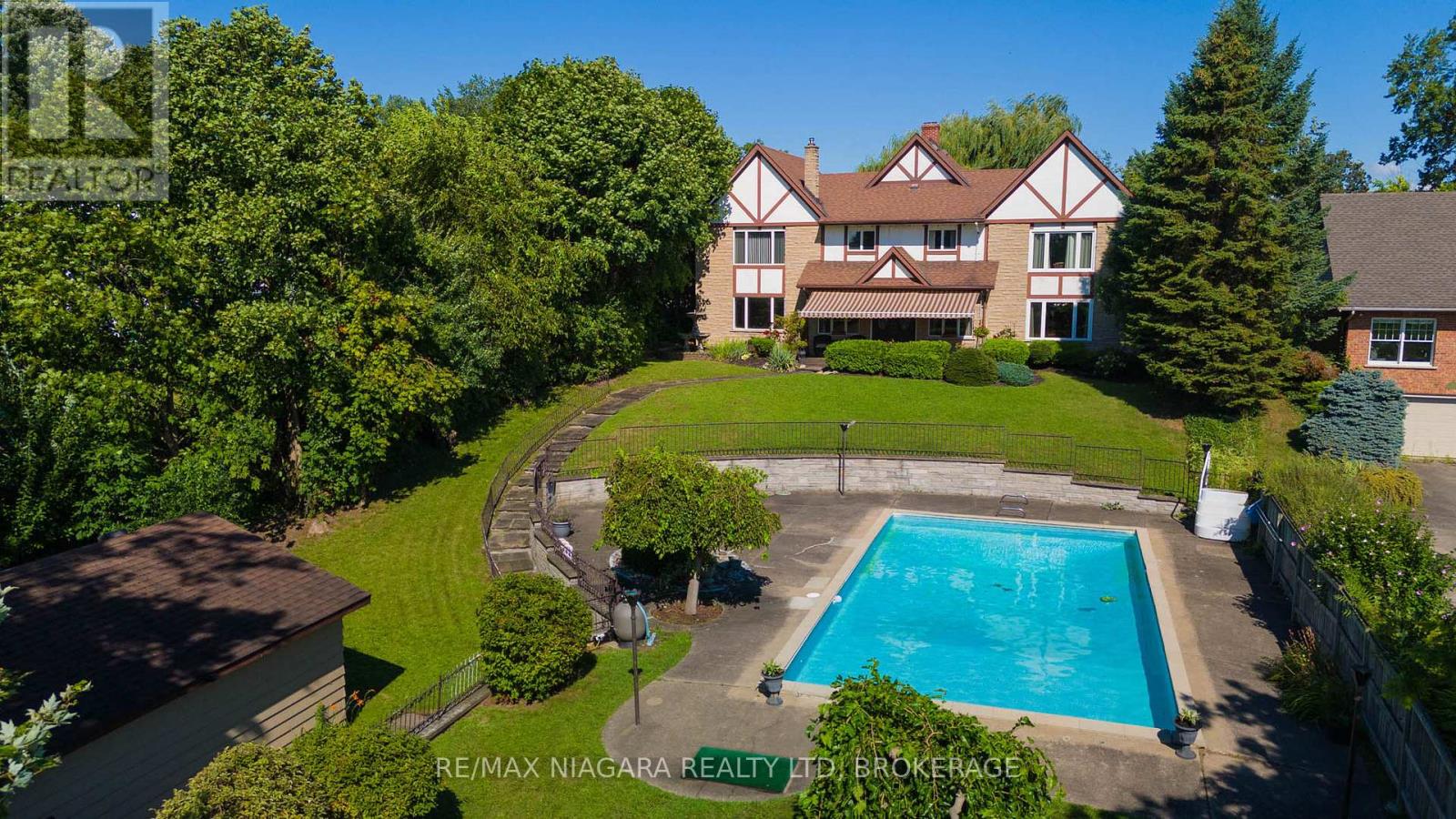 140 Lakeshore Road Property Photo 4