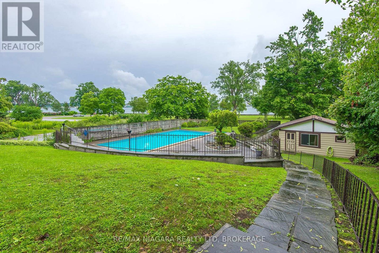 140 Lakeshore Road Property Photo 6