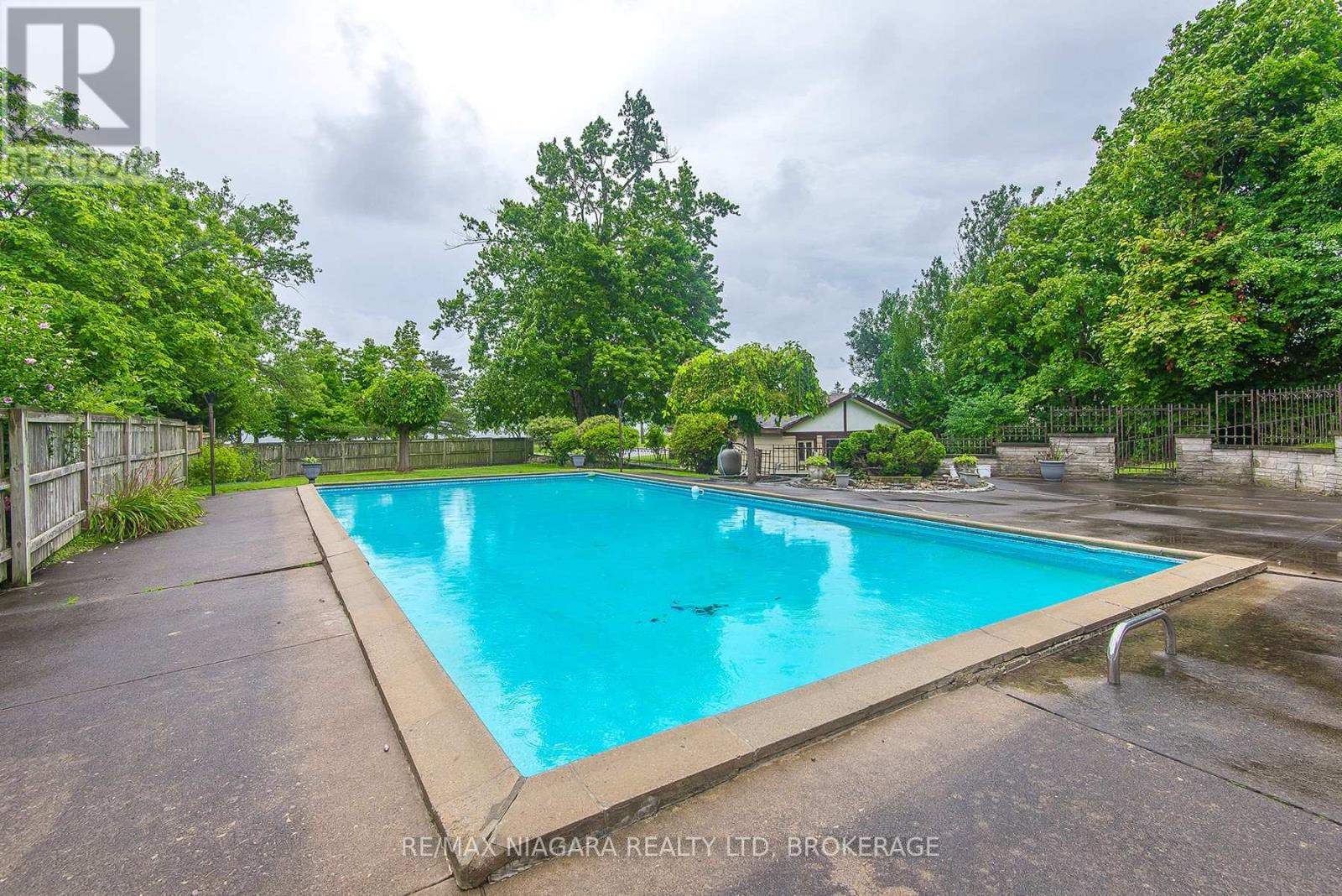 140 Lakeshore Road Property Photo 7