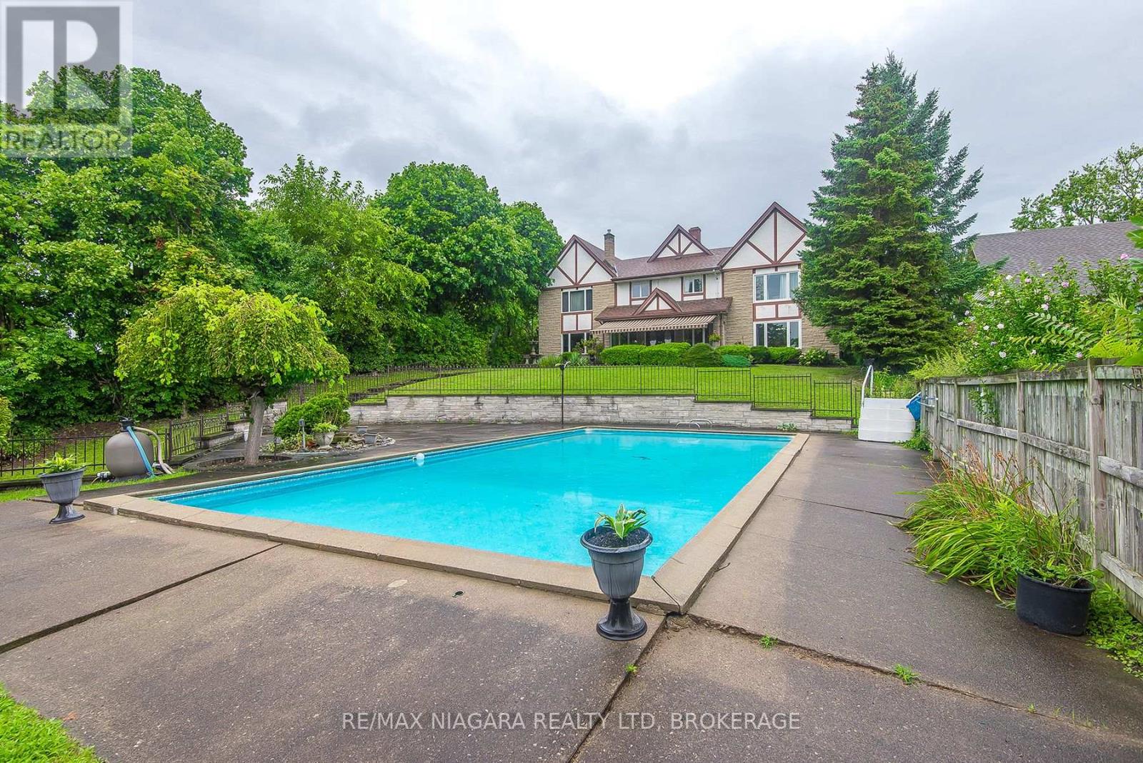 140 Lakeshore Road Property Photo 13