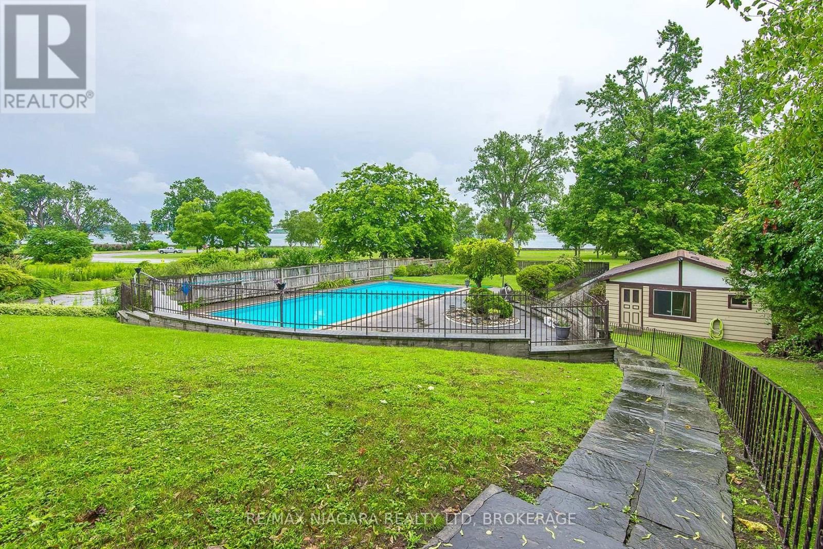 140 Lakeshore Road Property Photo 15