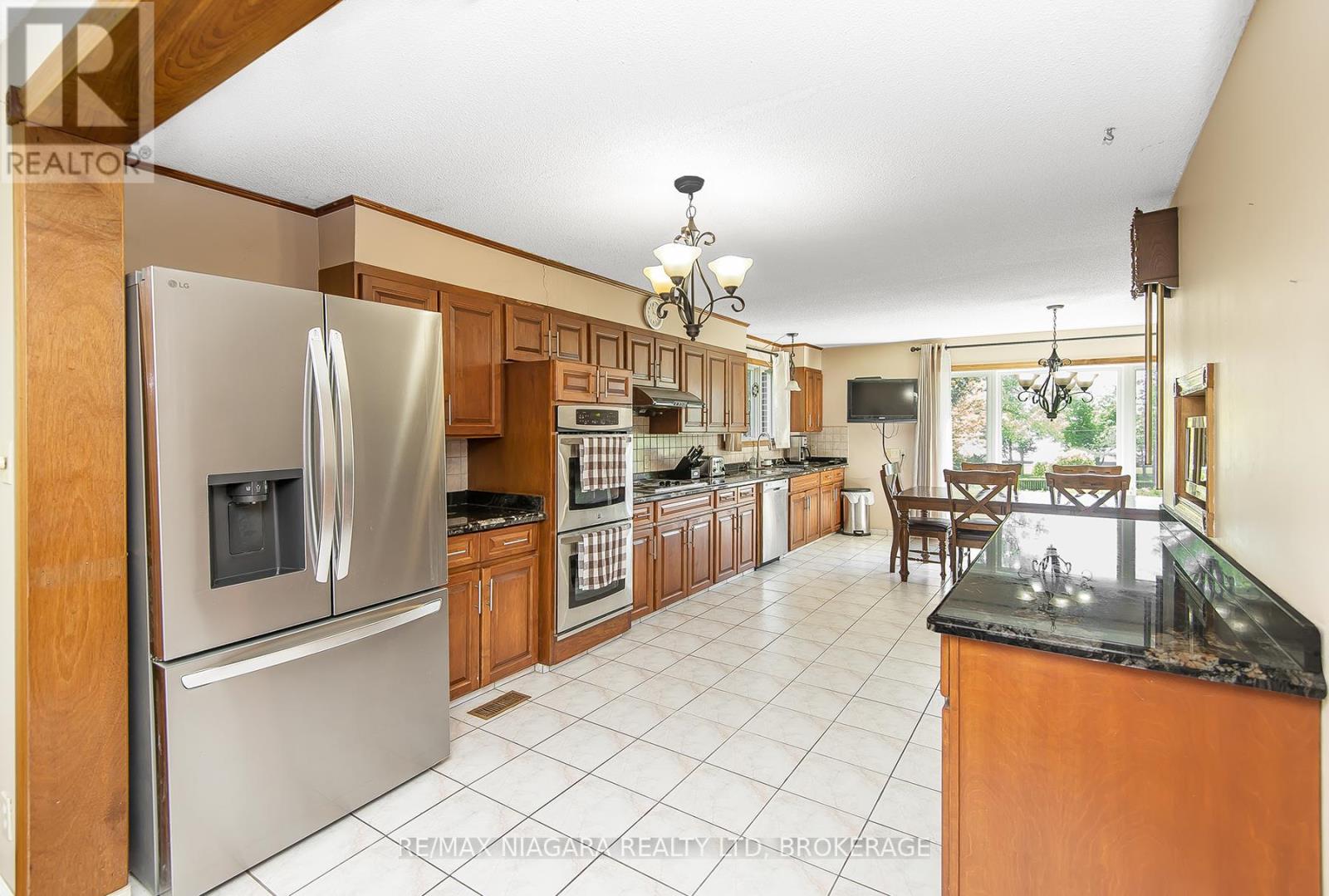 140 Lakeshore Road Property Photo 30