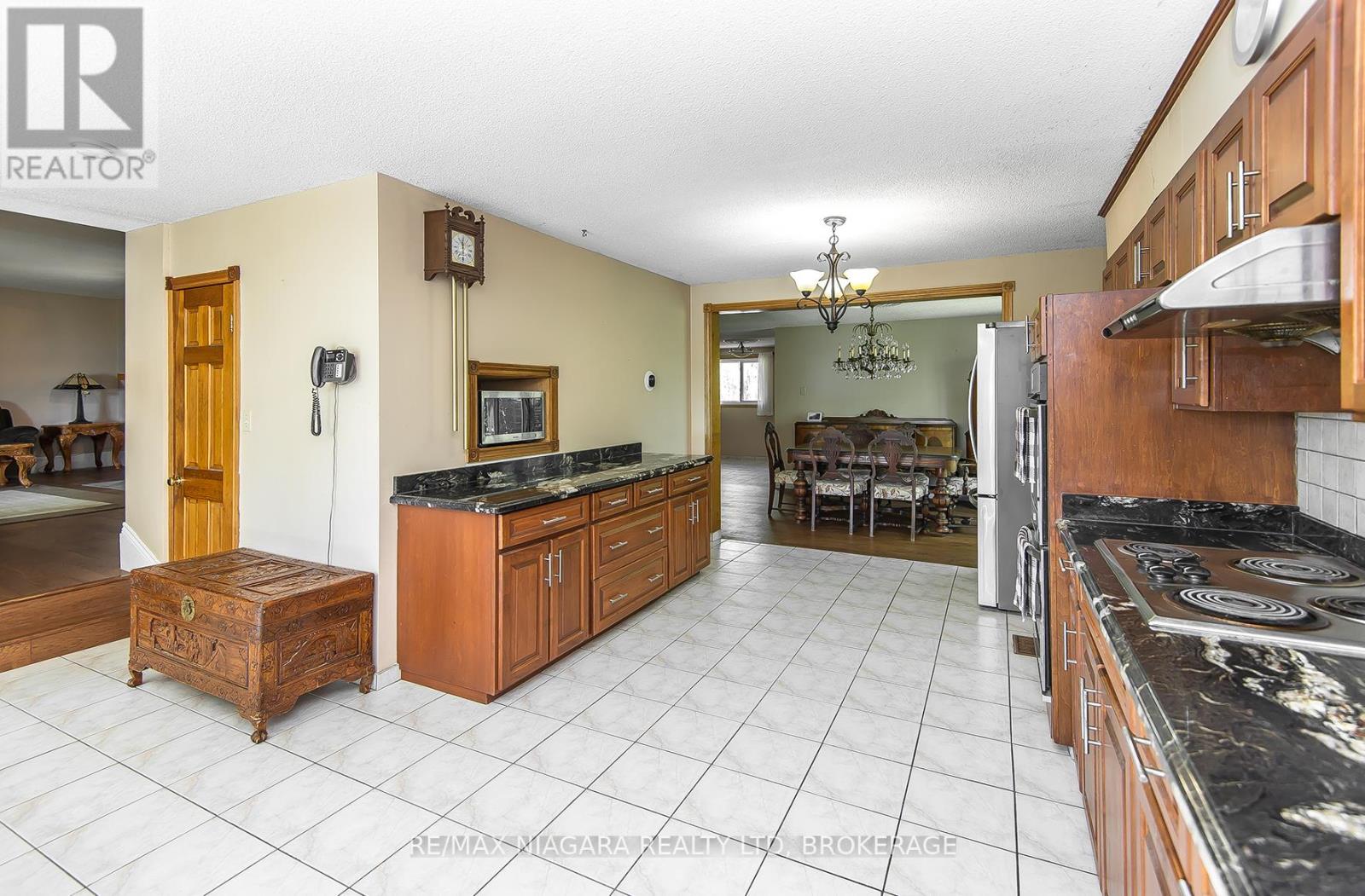 140 Lakeshore Road Property Photo 33