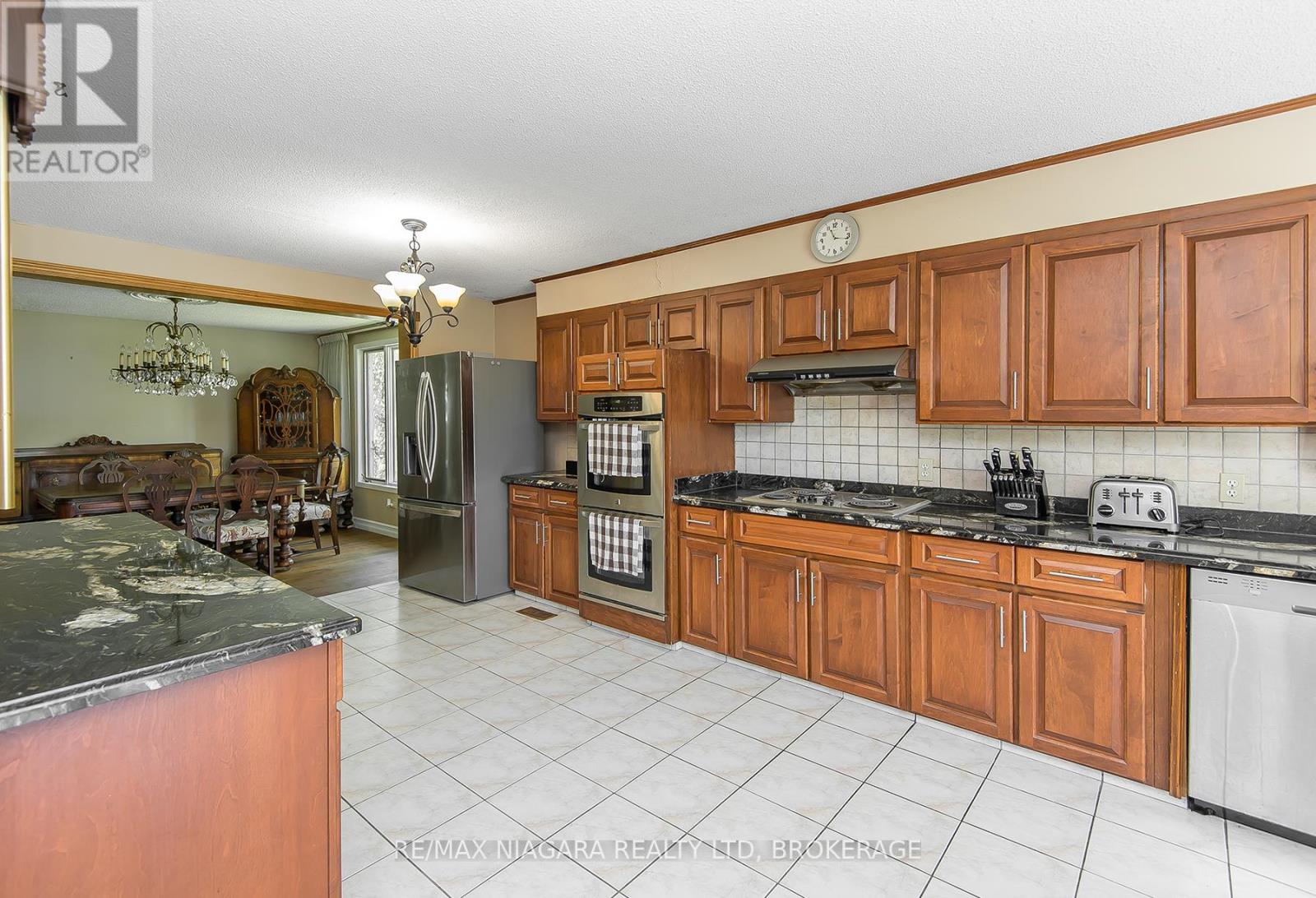 140 Lakeshore Road Property Photo 34