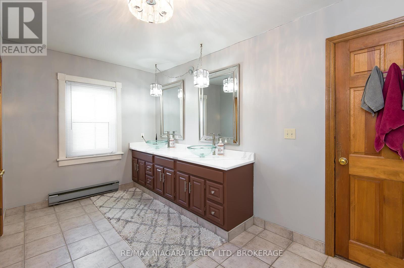 140 Lakeshore Road Property Photo 45