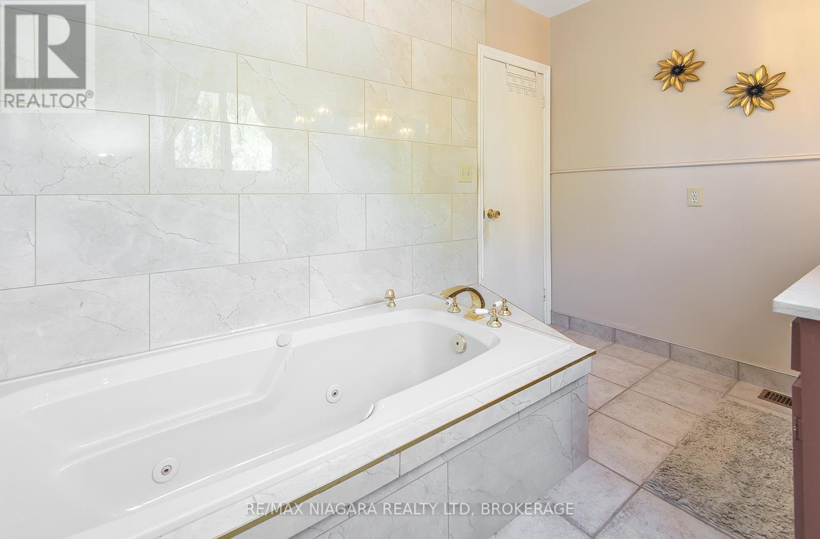 140 Lakeshore Road Property Photo 49