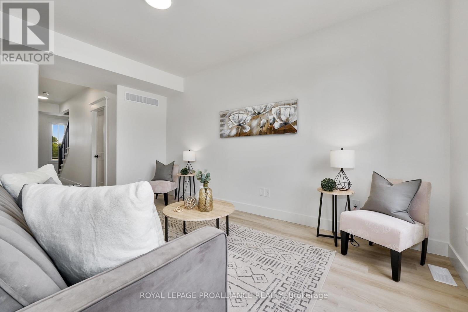 13 Hollingsworth Street Property Photo 17