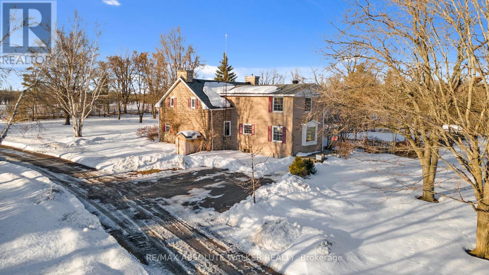 1731 7th Line Property Photo