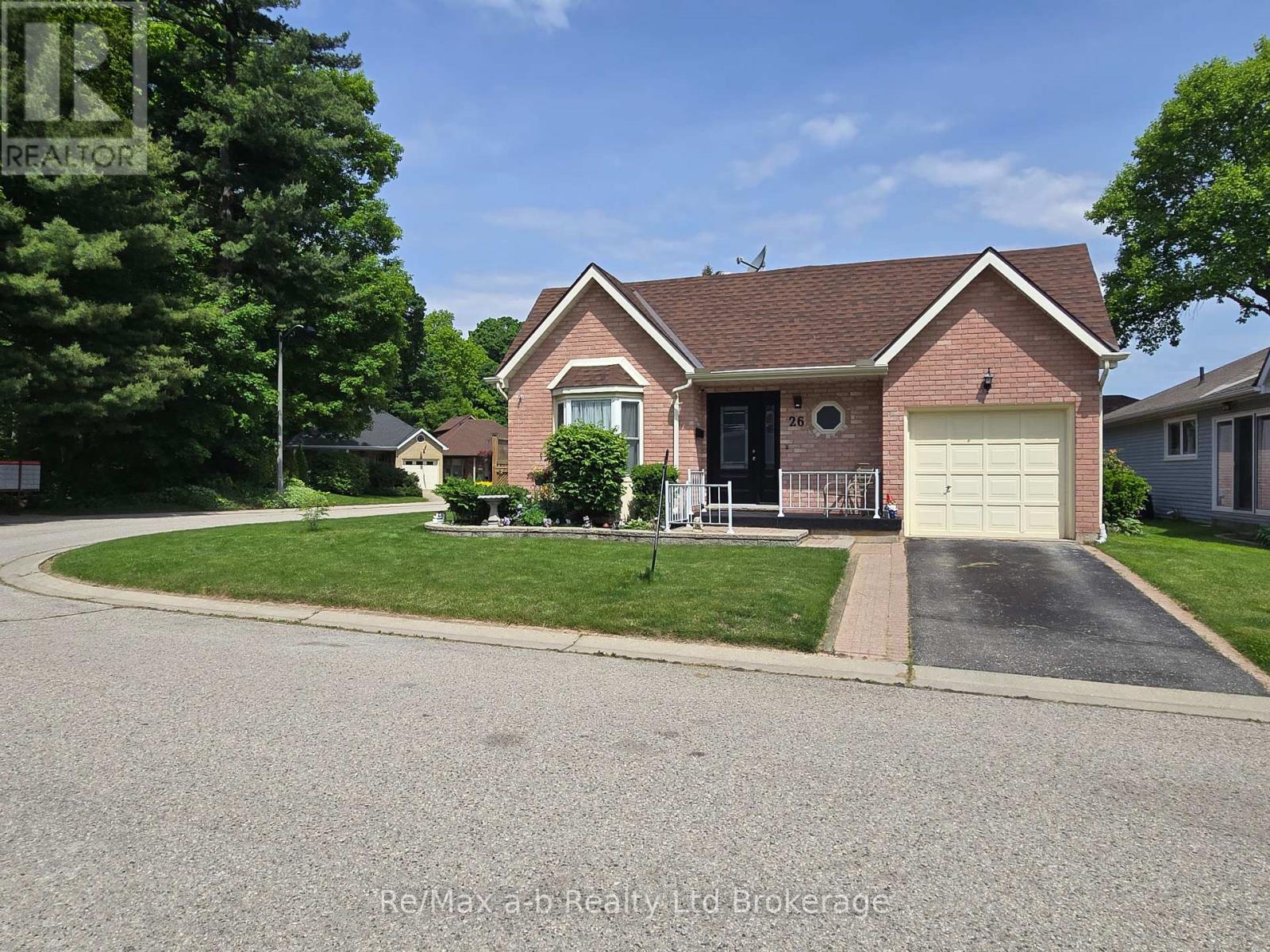 26 SERES DRIVE Property Photo 1