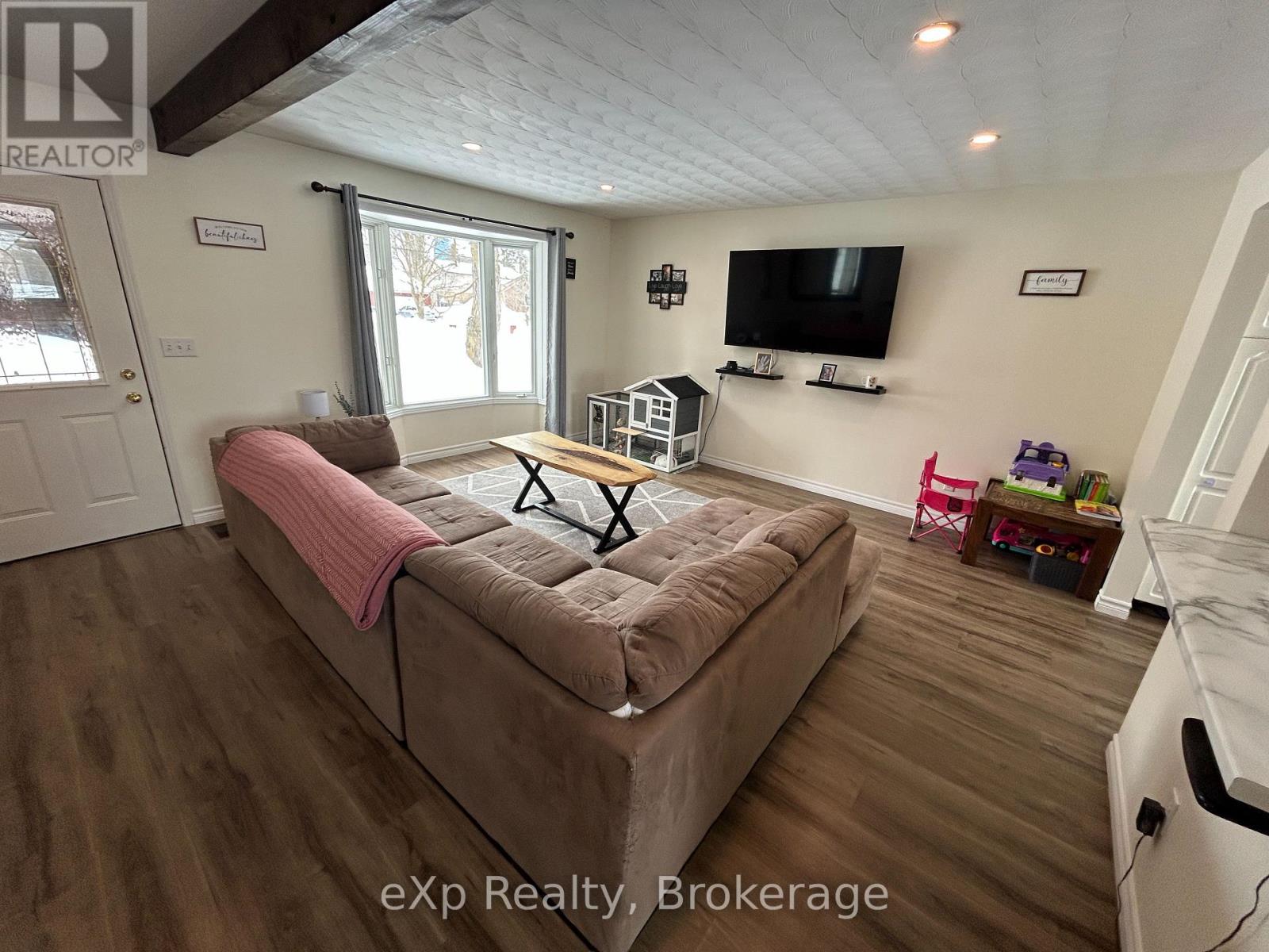 6 Bill Street Property Photo 8
