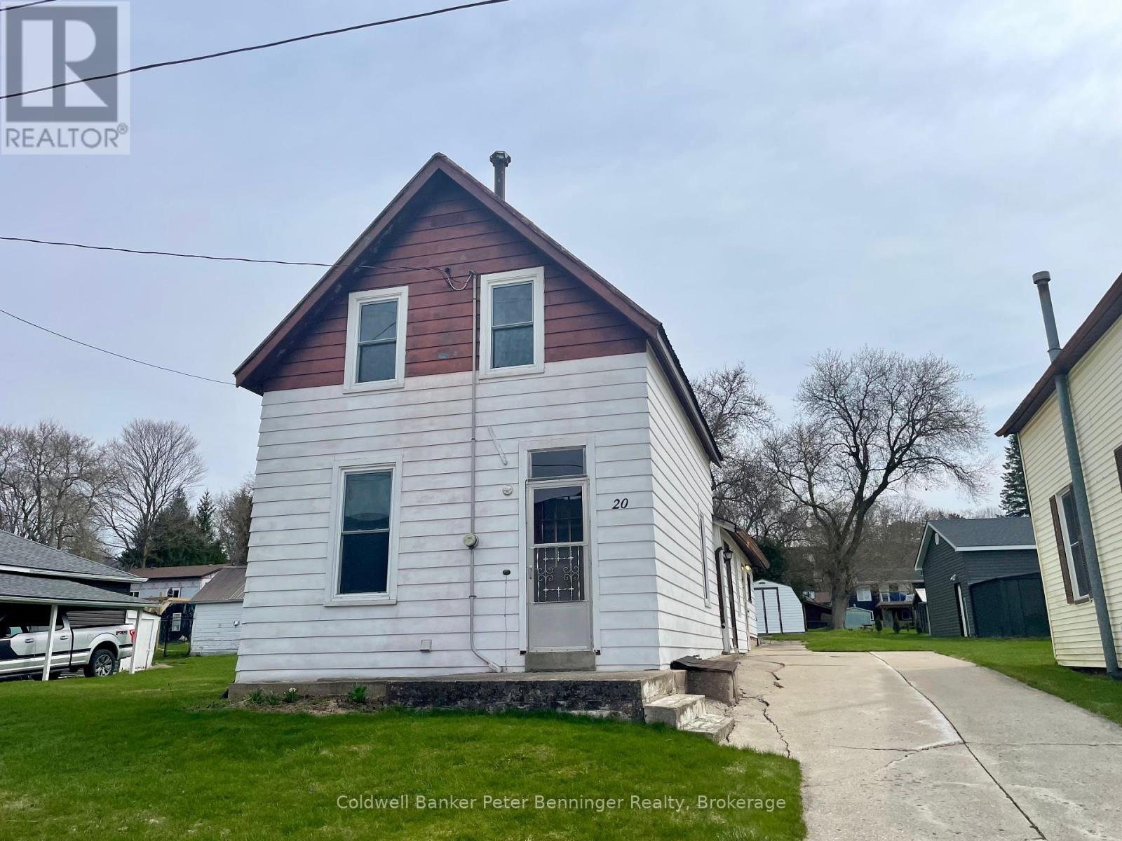 20 Elm Street S Property Photo