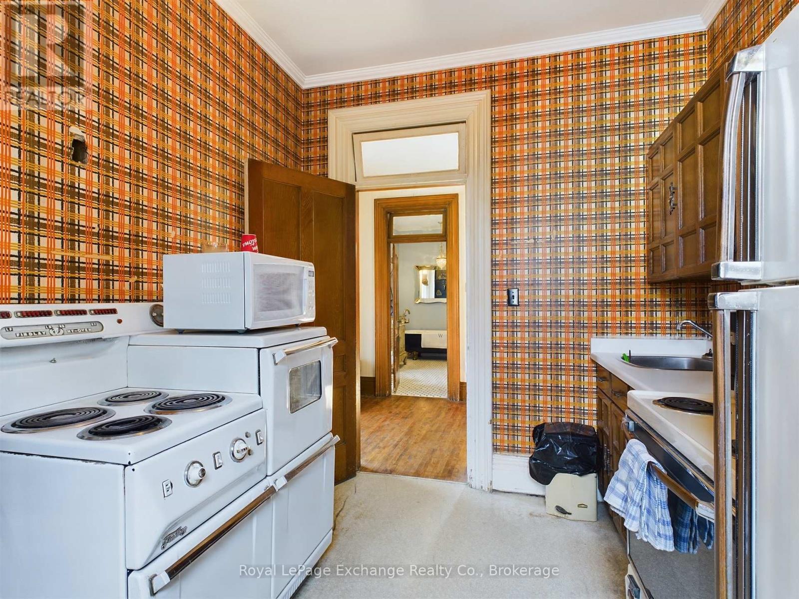 167 10th Street W Property Photo 14