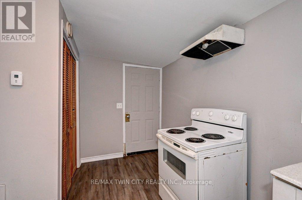 906 King Street E Property Photo 2