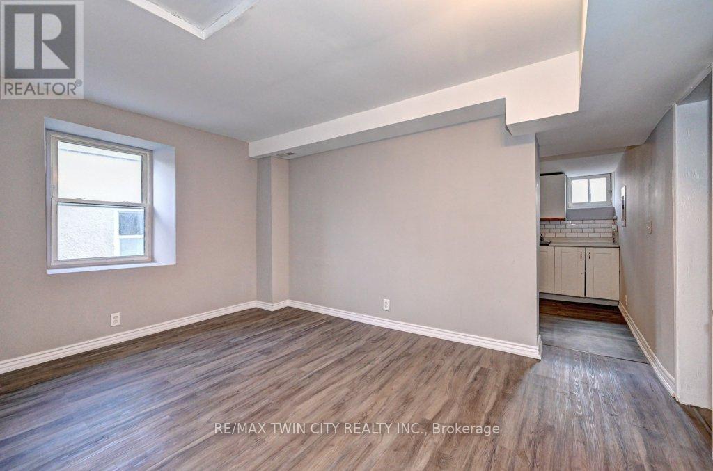 906 King Street E Property Photo 6
