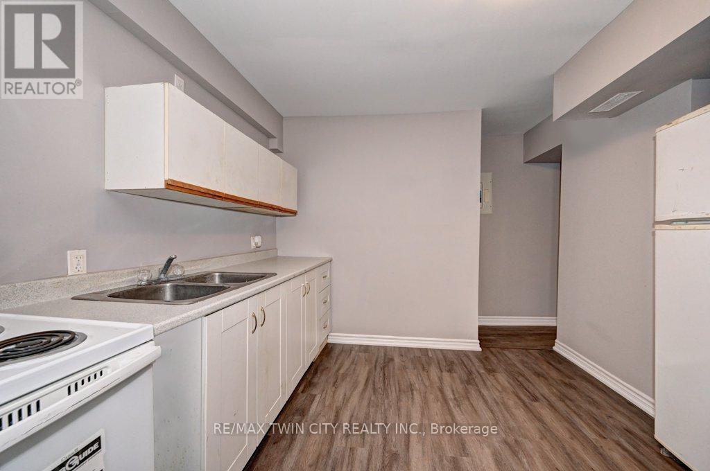 906 King Street E Property Photo 9