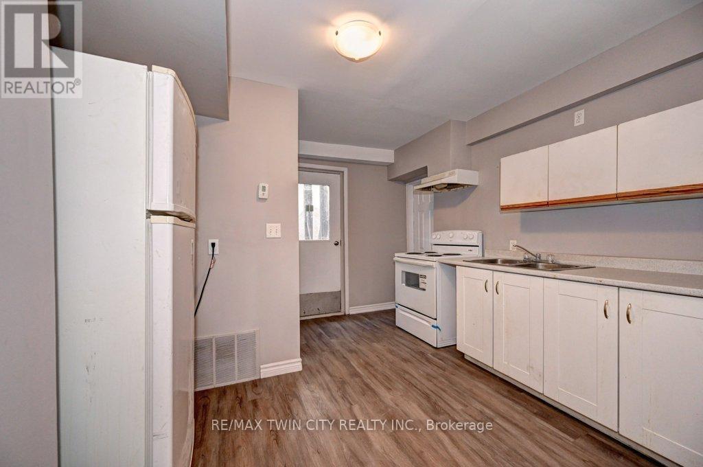 906 King Street E Property Photo 10