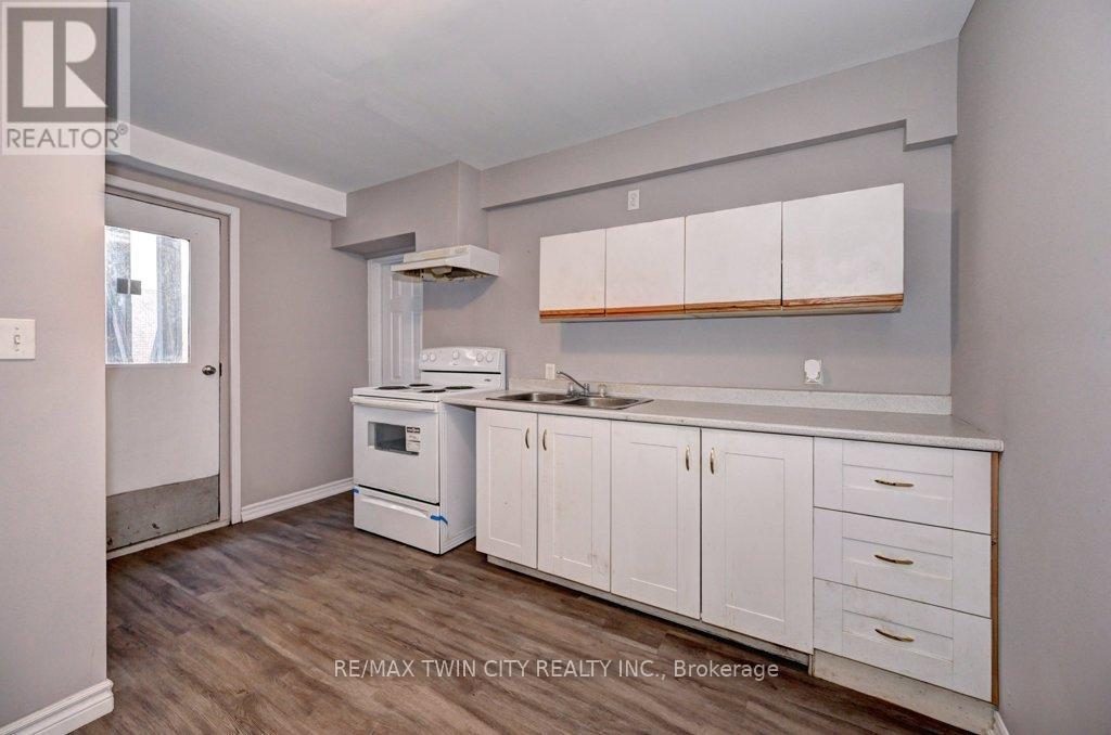 906 King Street E Property Photo 11