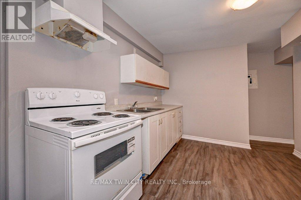 906 King Street E Property Photo 13