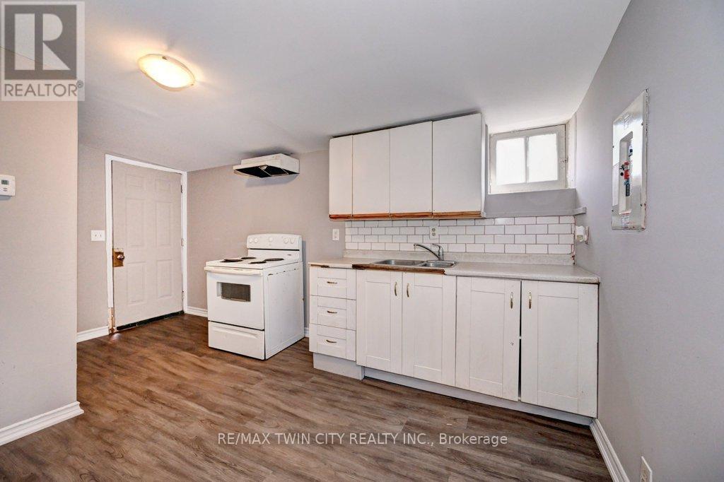 906 King Street E Property Photo 15