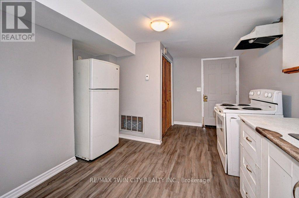 906 King Street E Property Photo 16