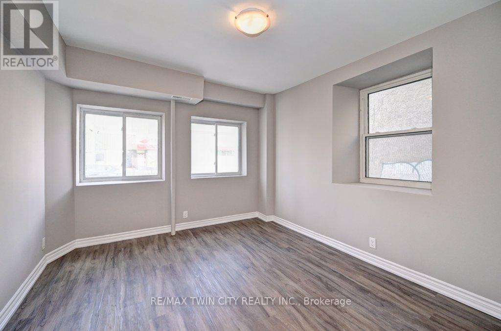 906 King Street E Property Photo 20