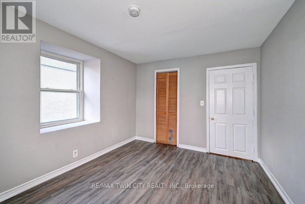 906 King Street E Property Photo 21