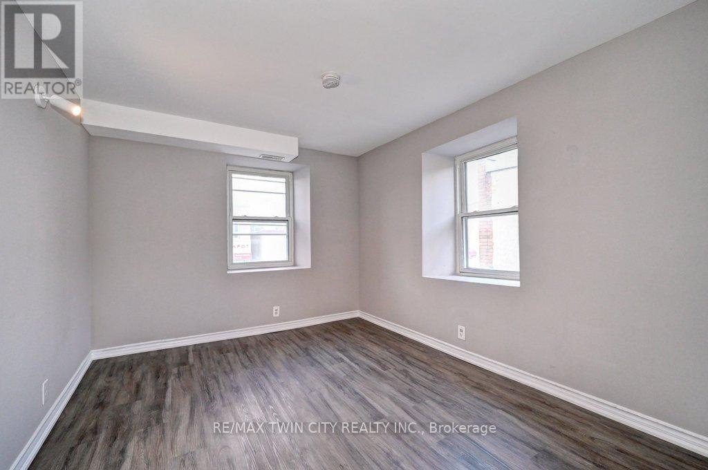 906 King Street E Property Photo 22