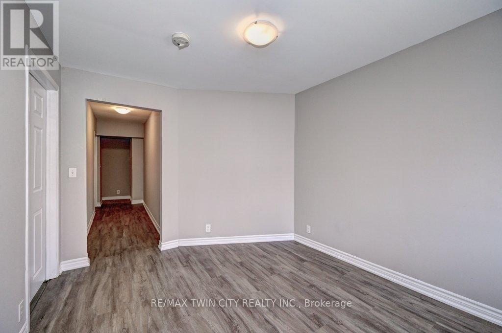 906 King Street E Property Photo 23