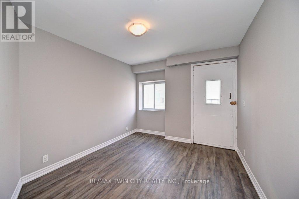 906 King Street E Property Photo 24