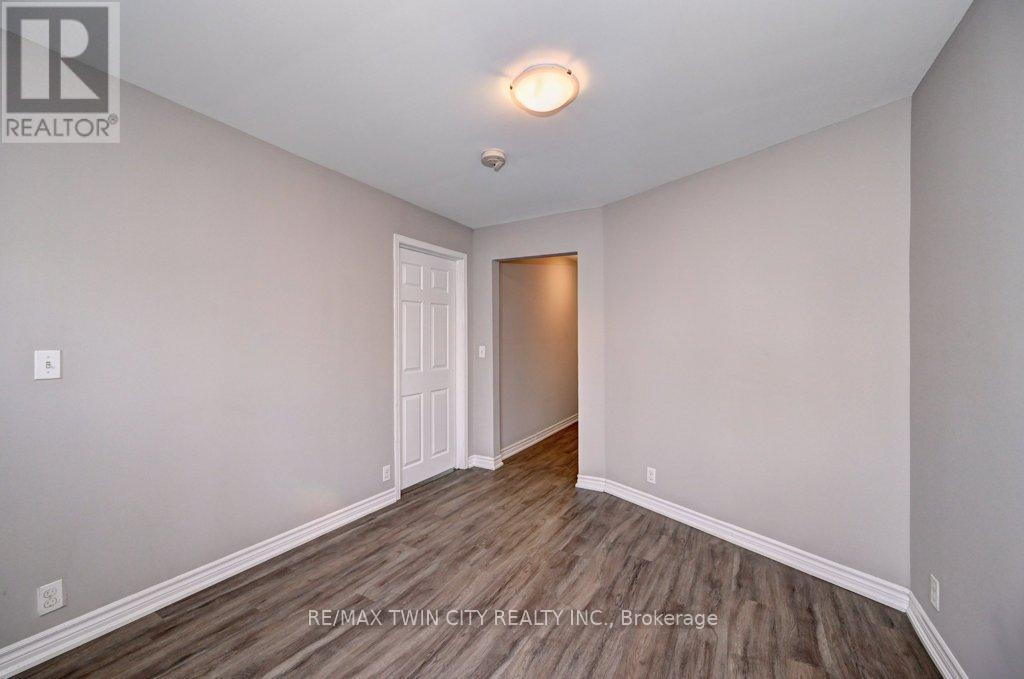 906 King Street E Property Photo 25