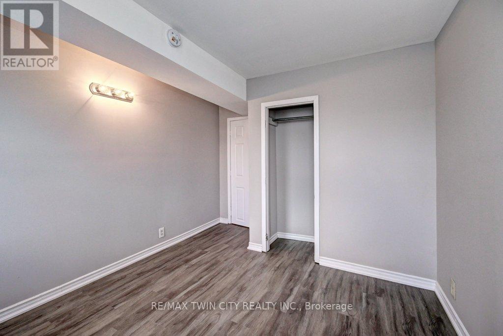 906 King Street E Property Photo 26