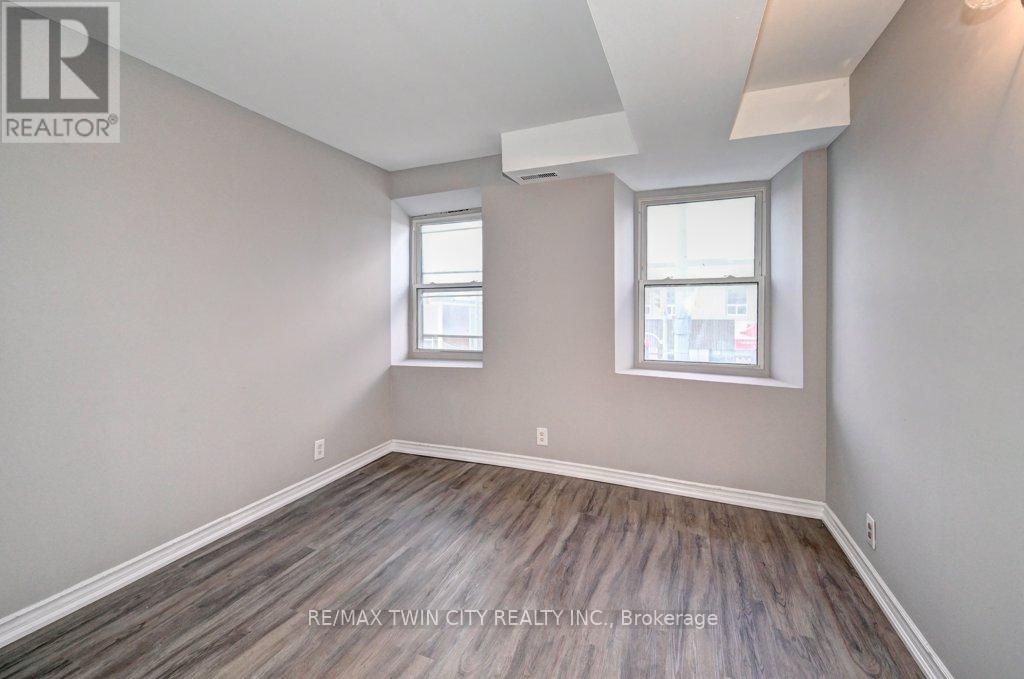 906 King Street E Property Photo 27