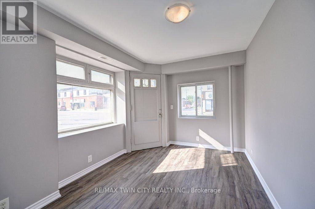 906 King Street E Property Photo 29