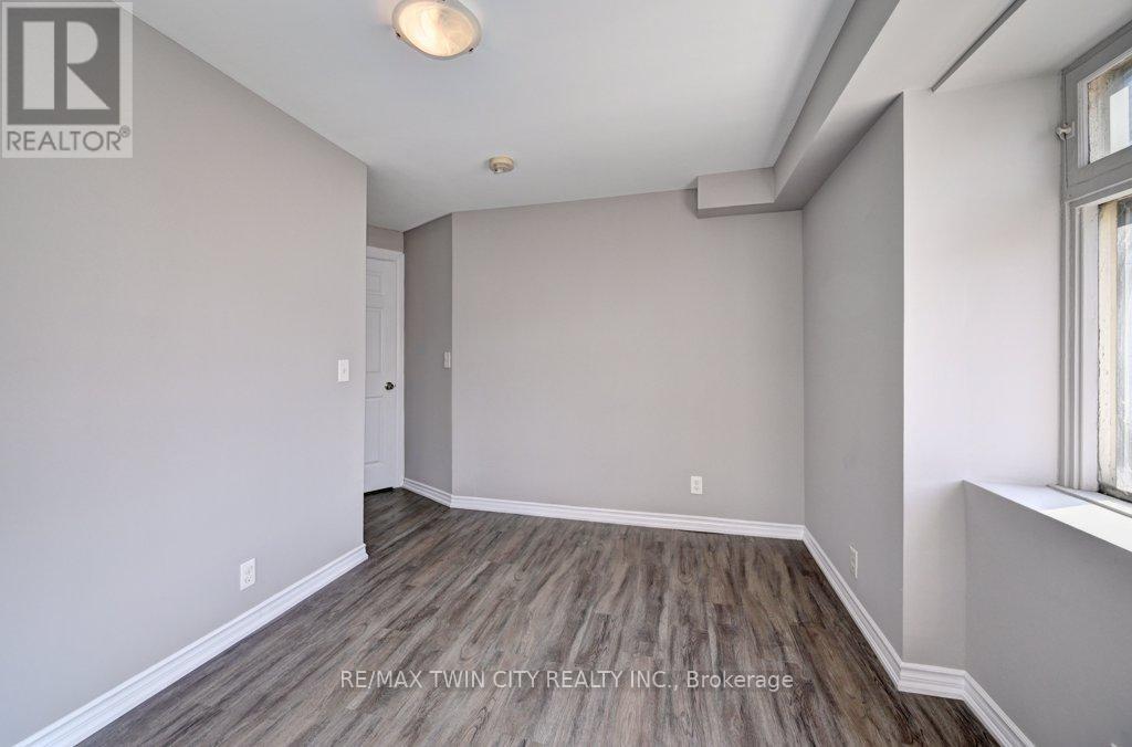 906 King Street E Property Photo 30