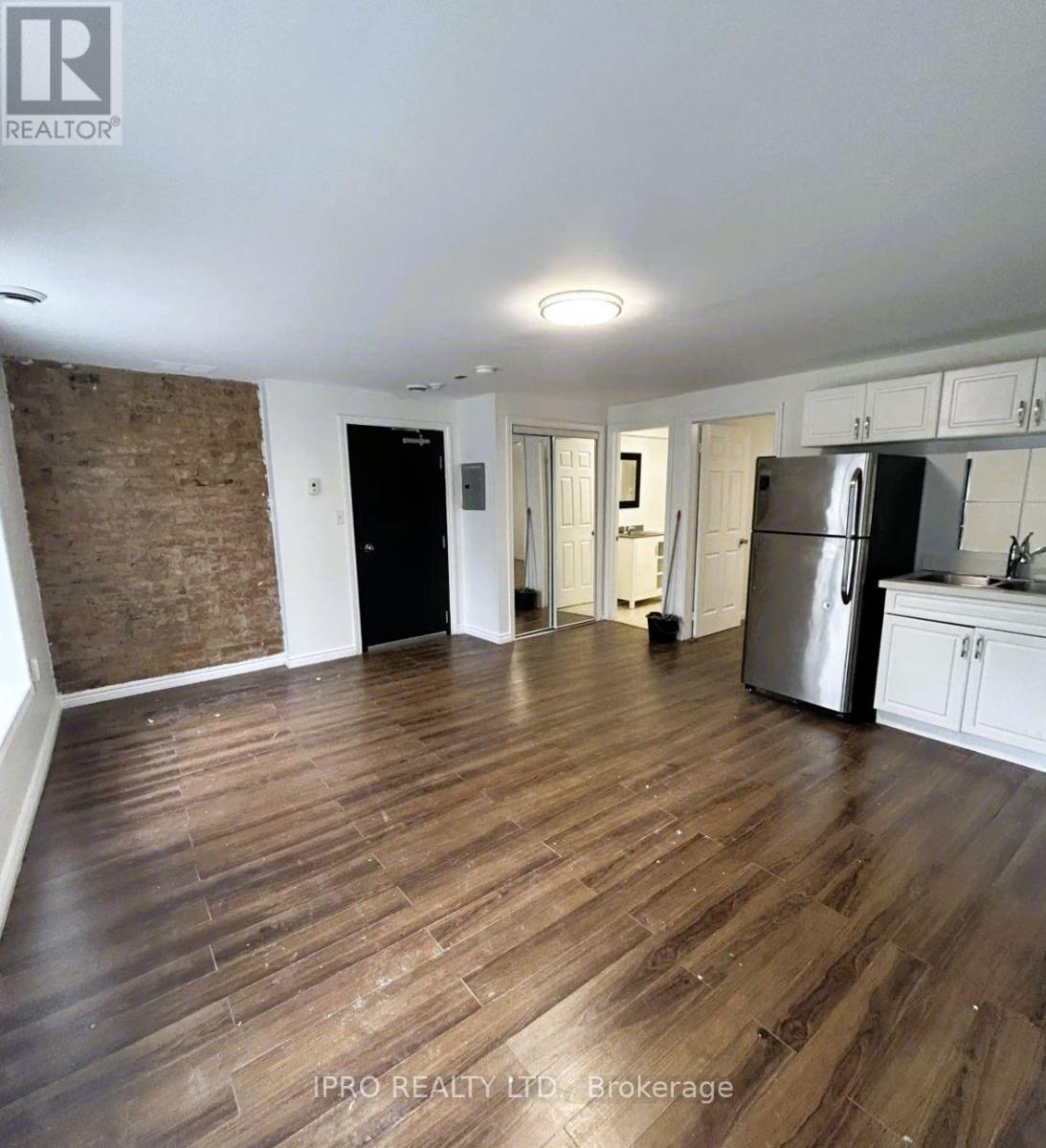 470 King Street W Property Photo 5