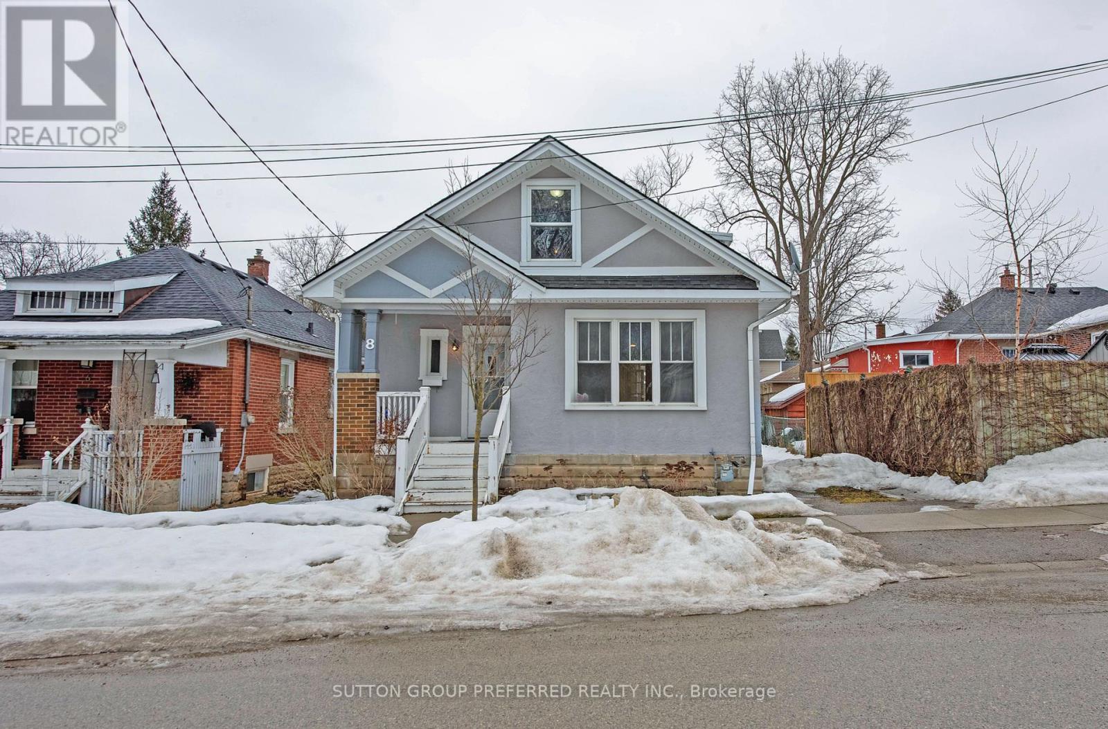 8 MACKAY AVENUE Property Image