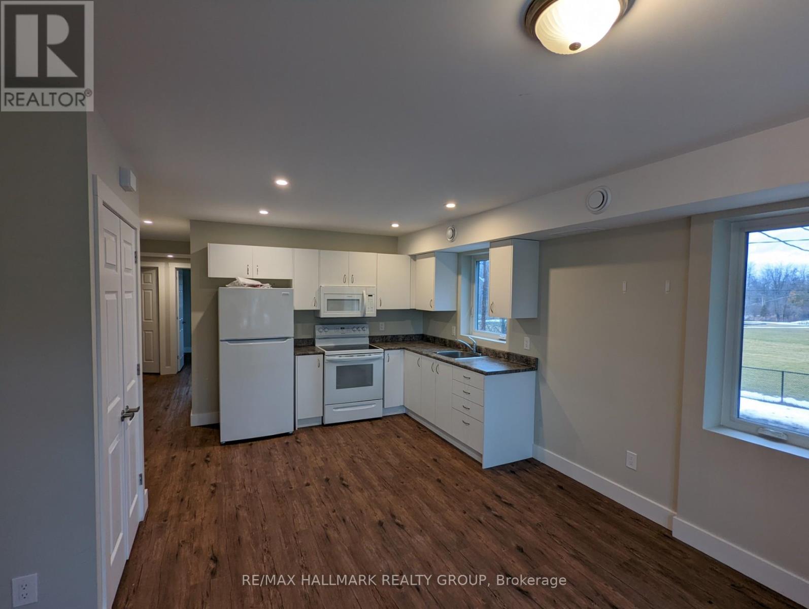 100 Welland Street Property Photo 2