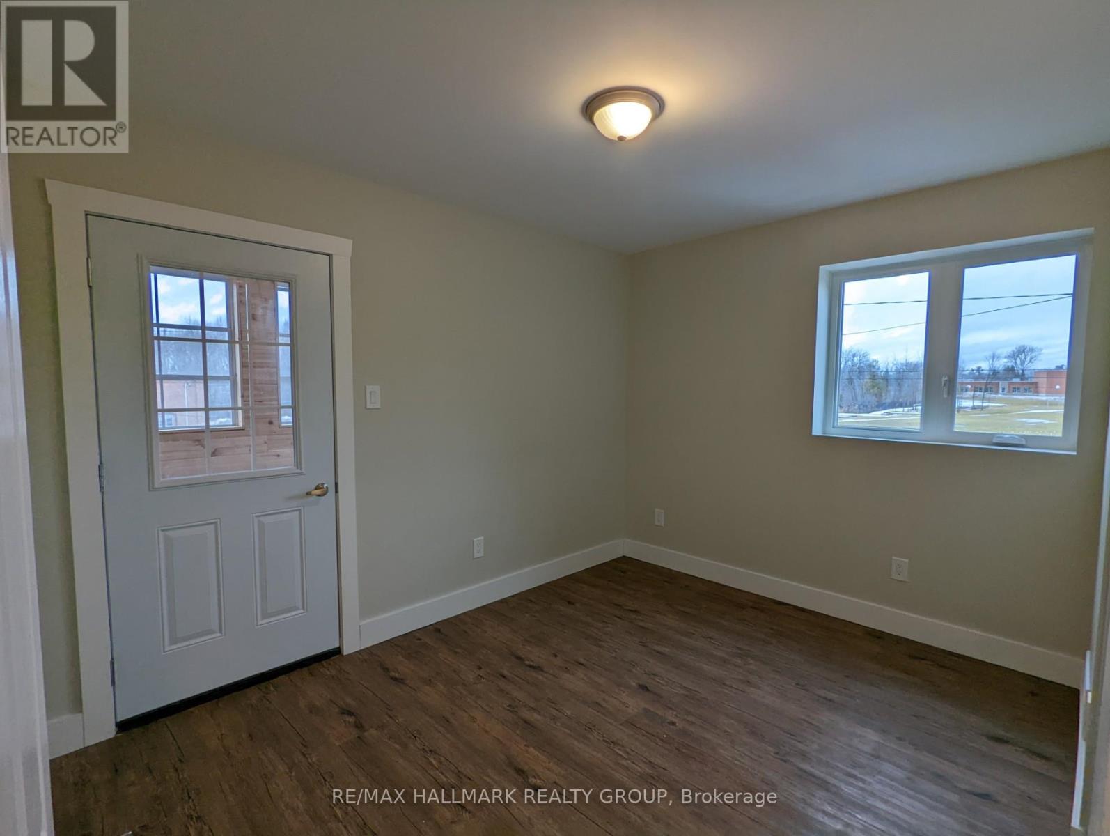 100 Welland Street Property Photo 7