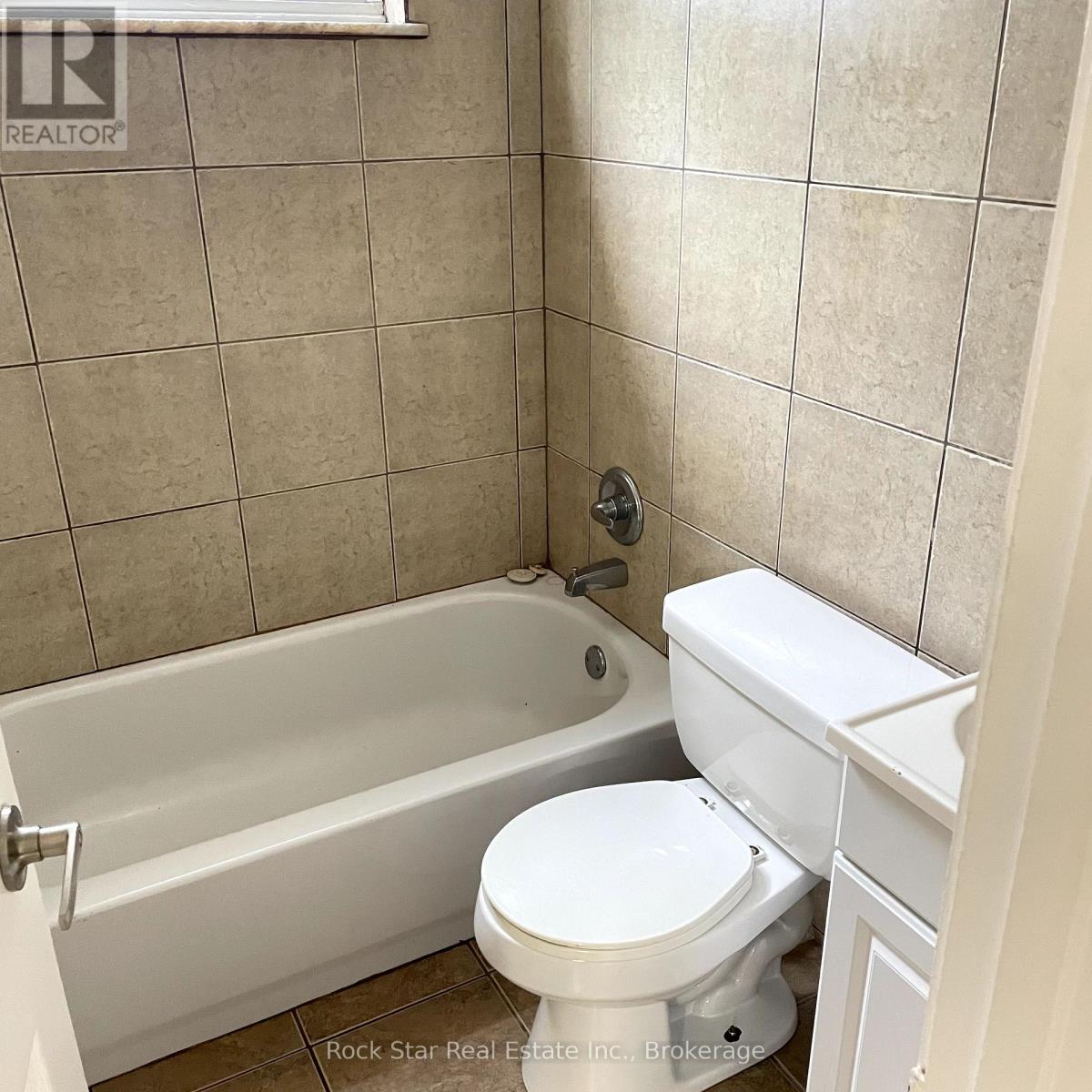 246 Adelaide St Property Photo 4