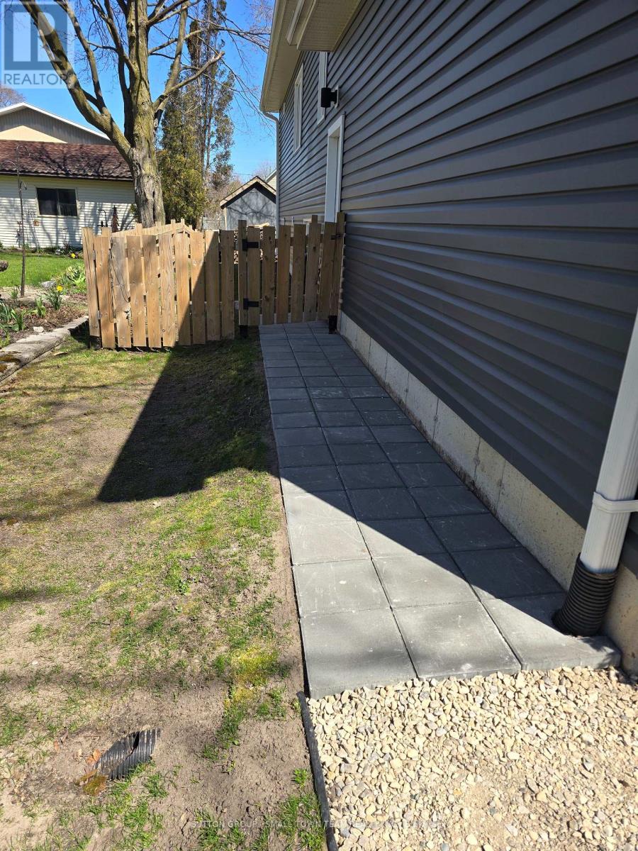 162 Roland Street Property Photo 3