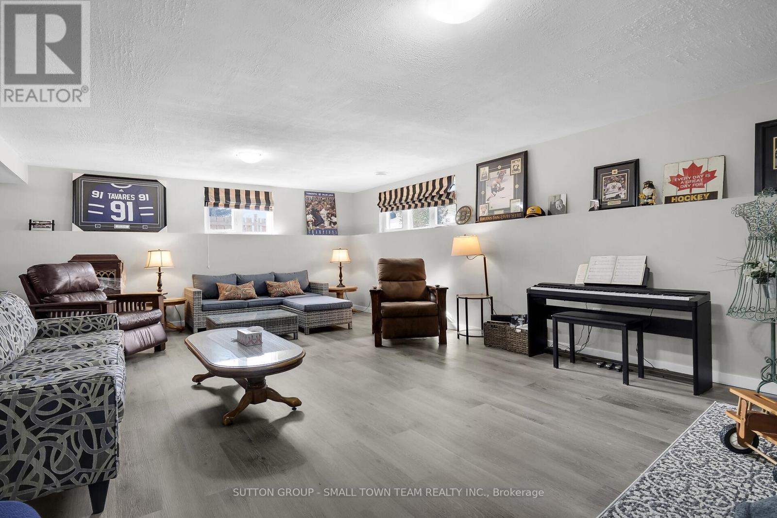 162 Roland Street Property Photo 27