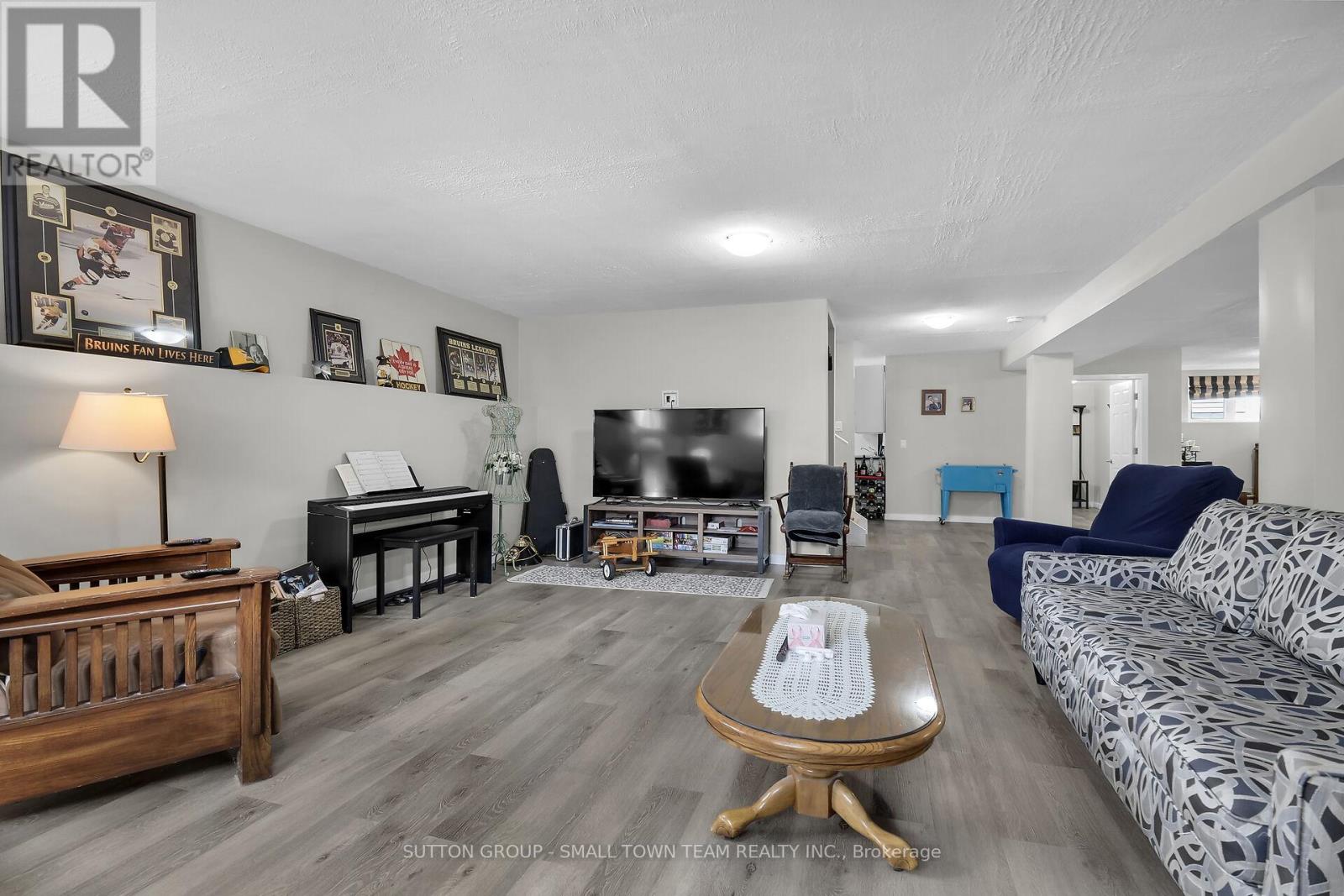 162 Roland Street Property Photo 28