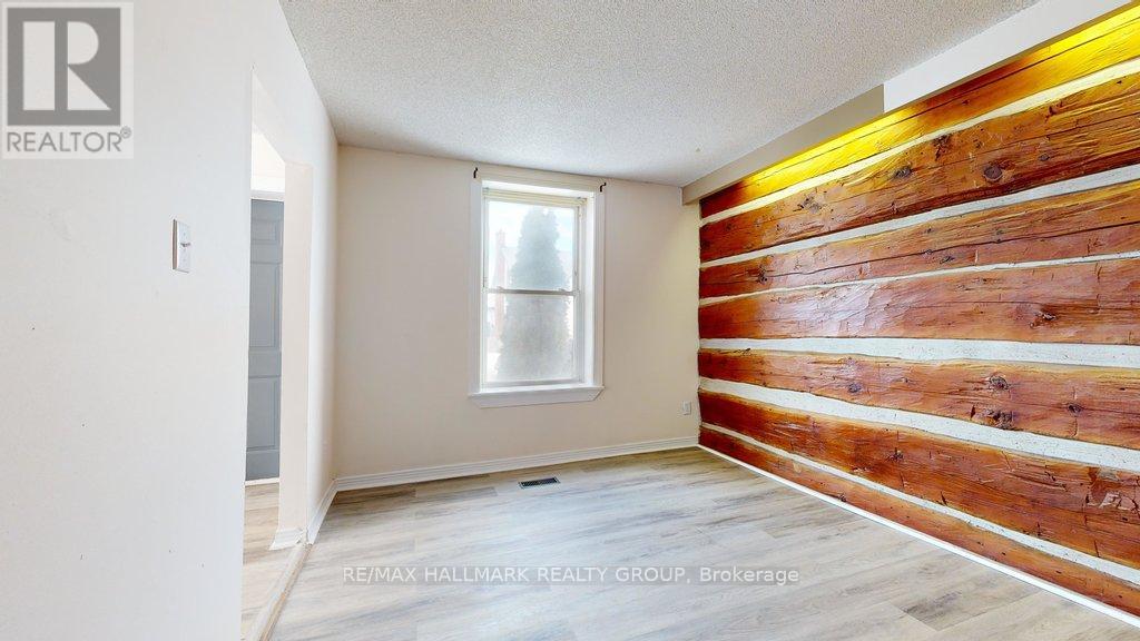 21 Elgin Street E Property Photo 5