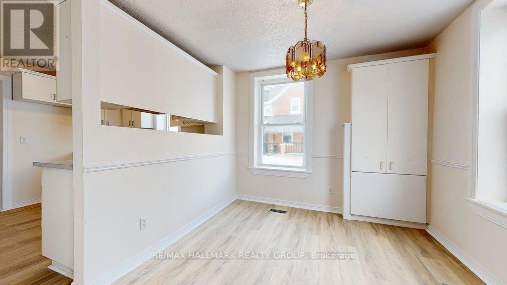 21 Elgin Street E Property Photo 7