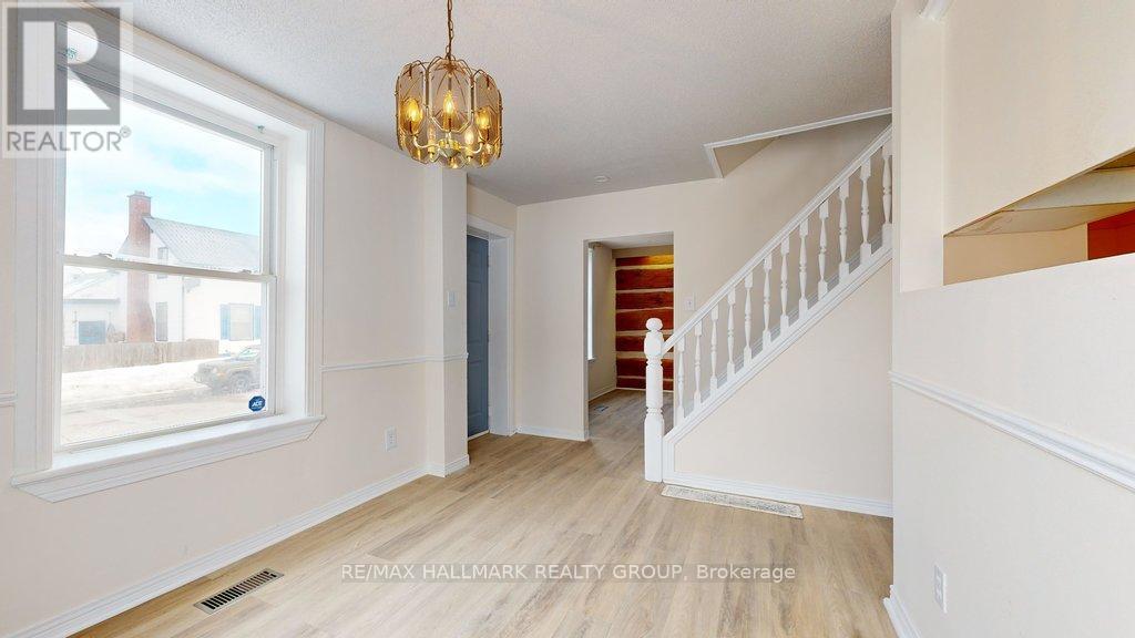 21 Elgin Street E Property Photo 8