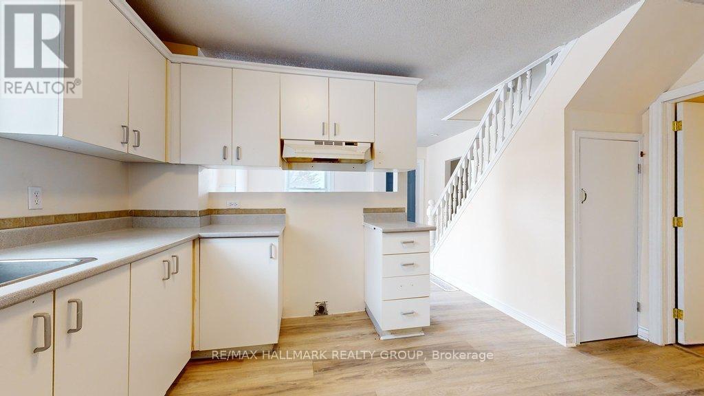 21 Elgin Street E Property Photo 10