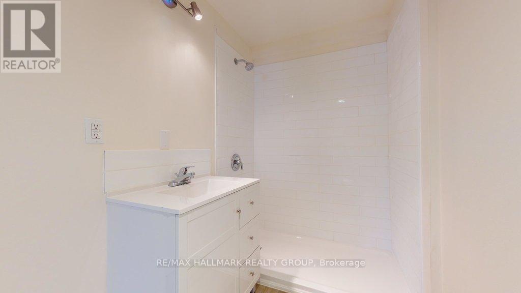 21 Elgin Street E Property Photo 12