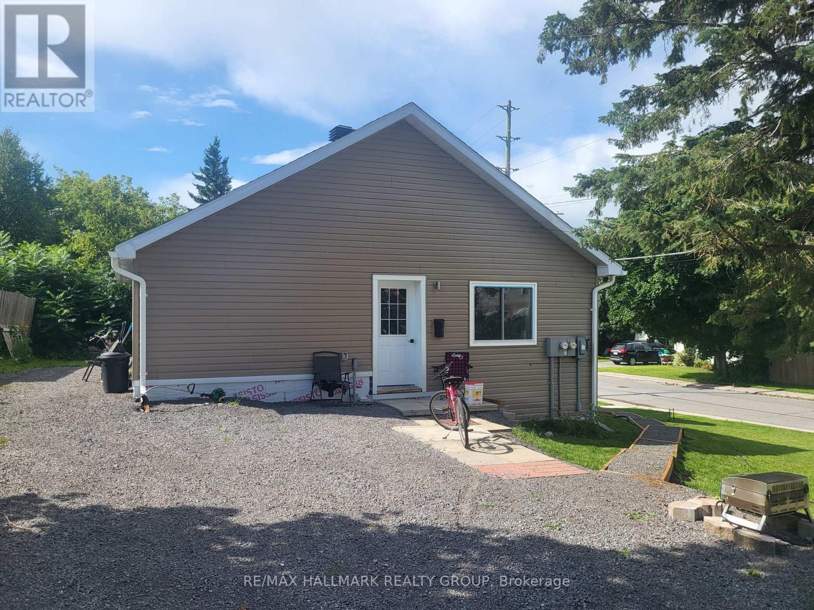 21 Elgin Street E Property Photo 17