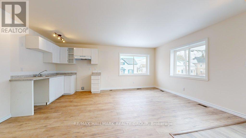 21 Elgin Street E Property Photo 20