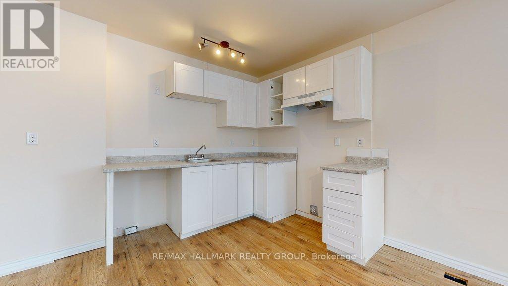 21 Elgin Street E Property Photo 22